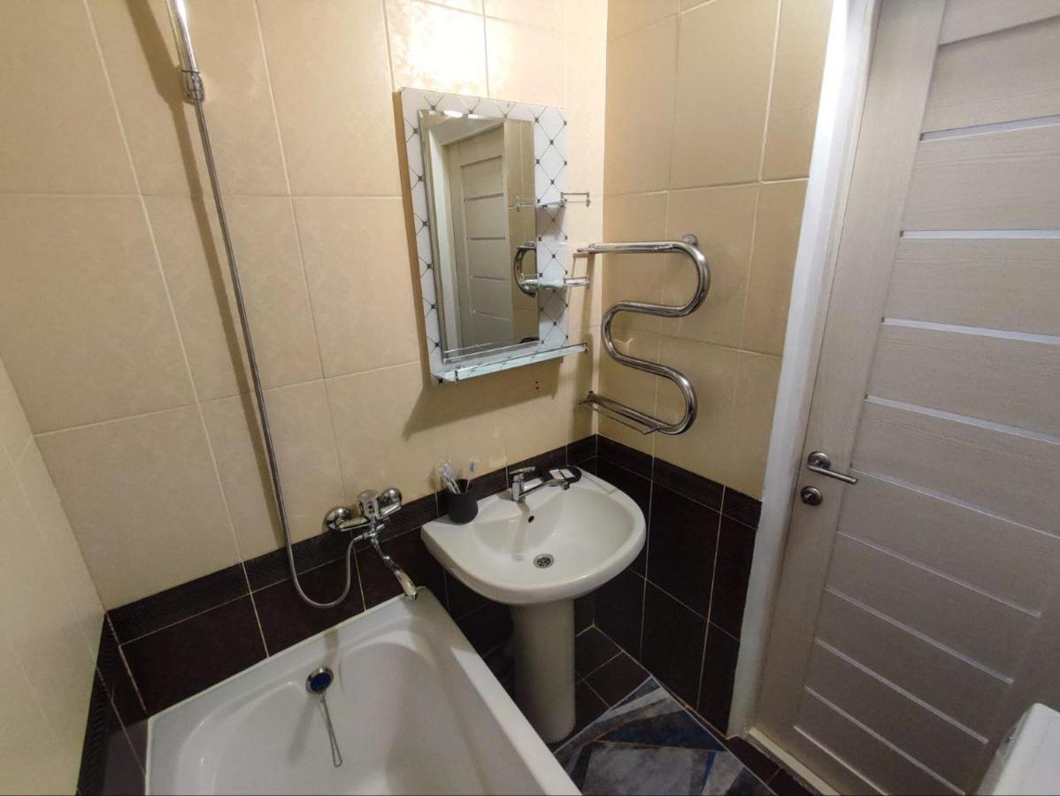 2-Х Комнатная Квартира В Центре На Ул.Бородина 107 Qostanay Esterno foto
